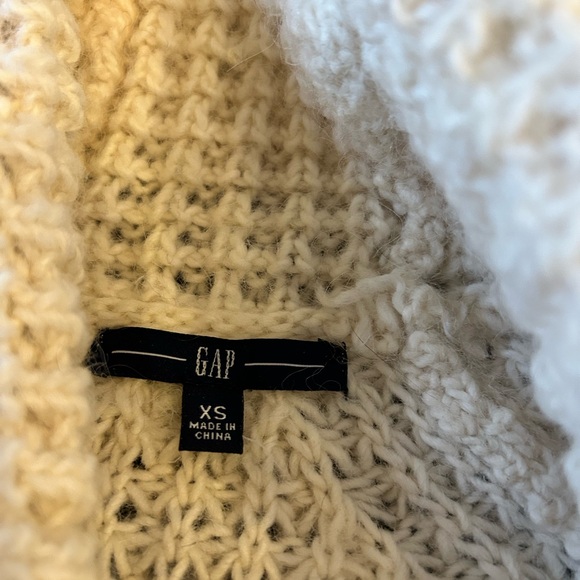 GAP Textured Cream Turtleneck Sweater - Picture 4 of 10